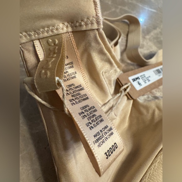 SKIMS WEIGHTLESS SCOOP BRA SIZE 32DDD - Picture 7 of 9